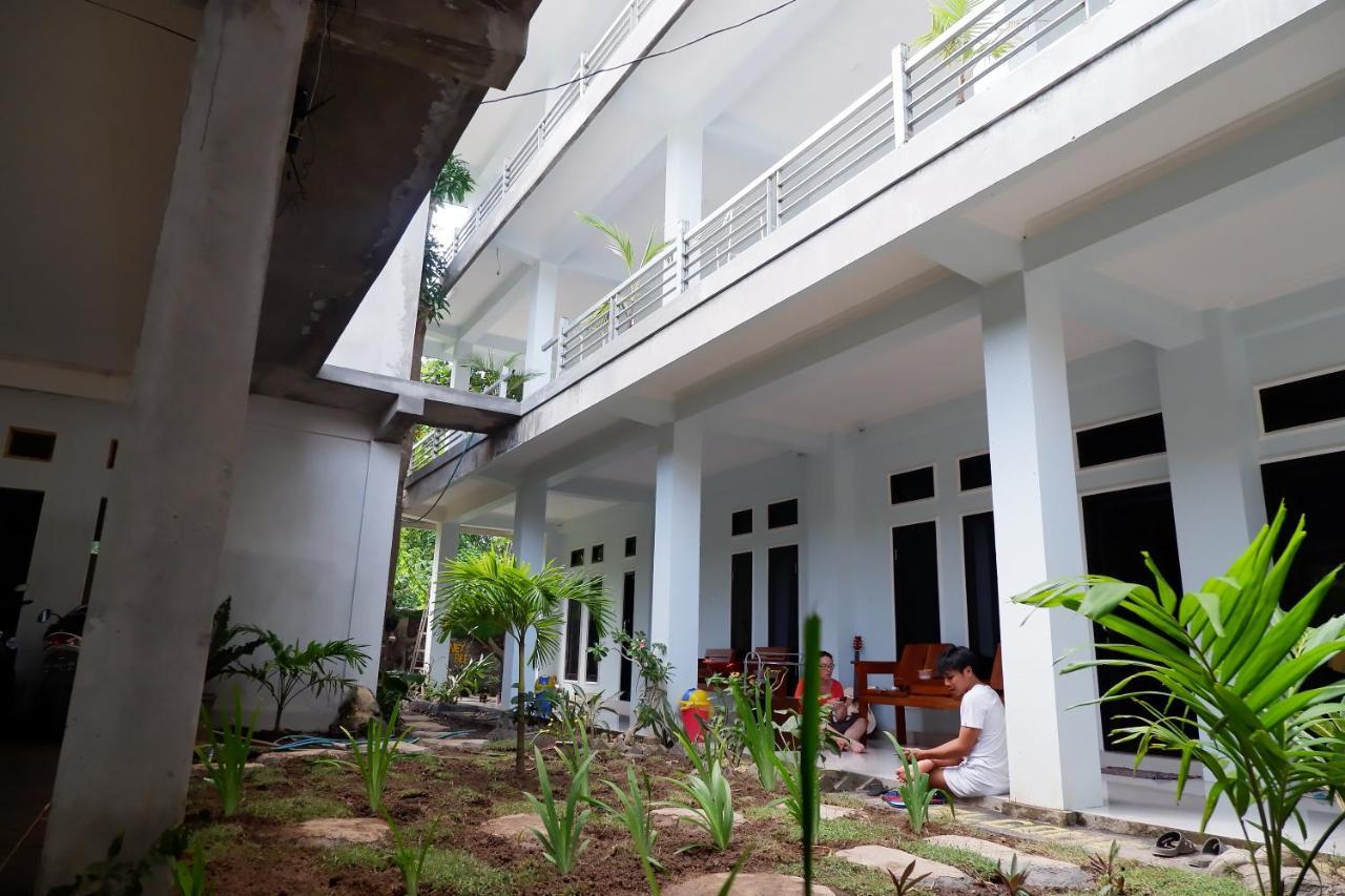 Honeybee Homestay Kuta  Buitenkant foto